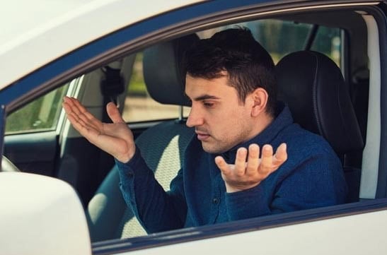 چرا گاز میدم ماشین خفه میکنه ؟